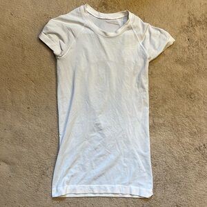 Lululemon Swiftly Tech Short-Sleeve Shirt 2.0. In White. Size 2. Barely Worn.